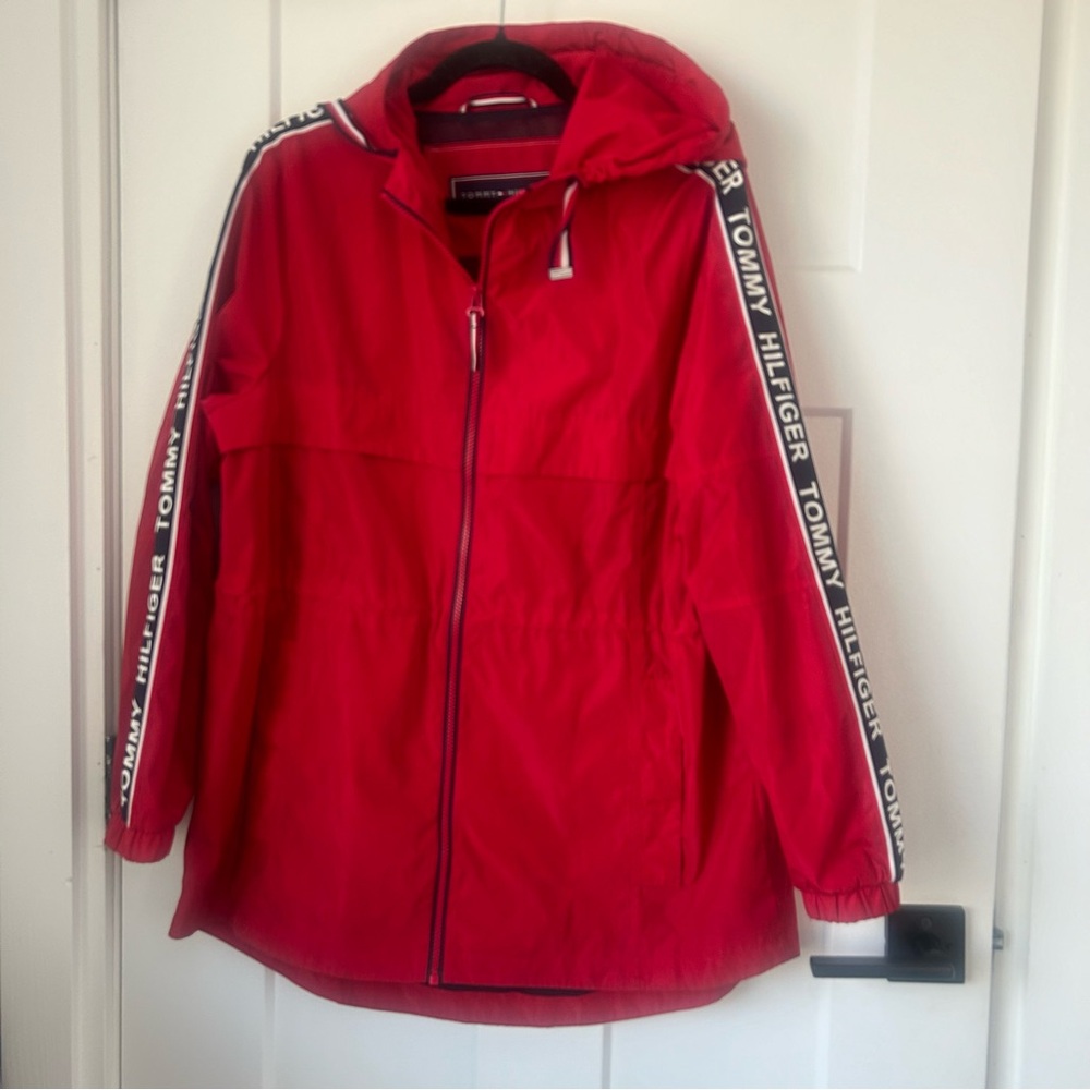Tommy Hilfiger Ladies' Red Hooded Lightweight Windbreaker Jacket Full Zip Size